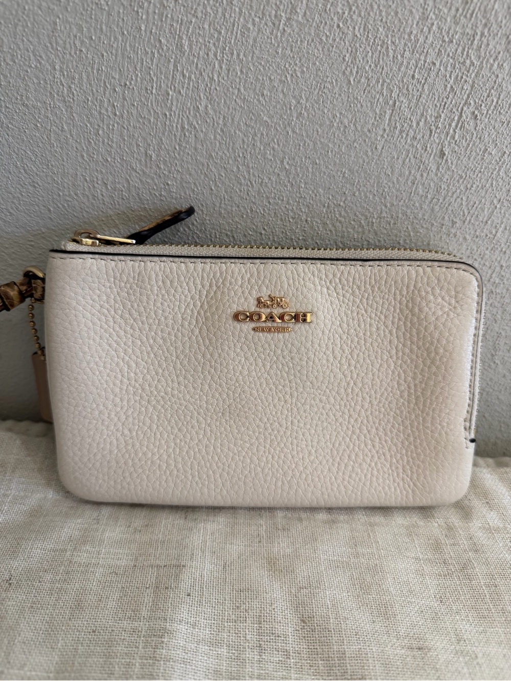 Coach Pebbled Leather Exotic Double Zip White Wristlet - Picture 2 of 10